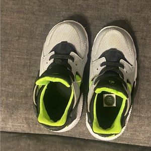 Nike Huaraches toddler 8c